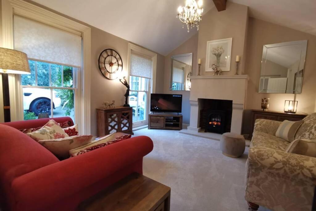 The Lodge At The Cedars Stourbridge Eksteriør bilde
