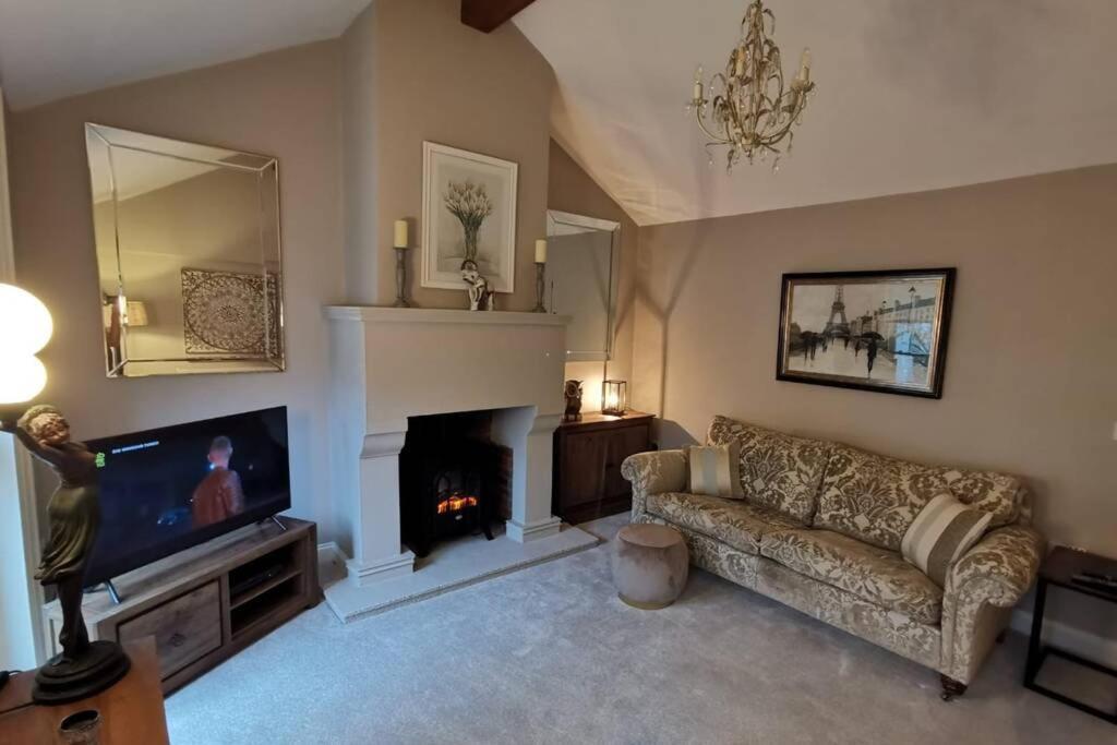 The Lodge At The Cedars Stourbridge Eksteriør bilde