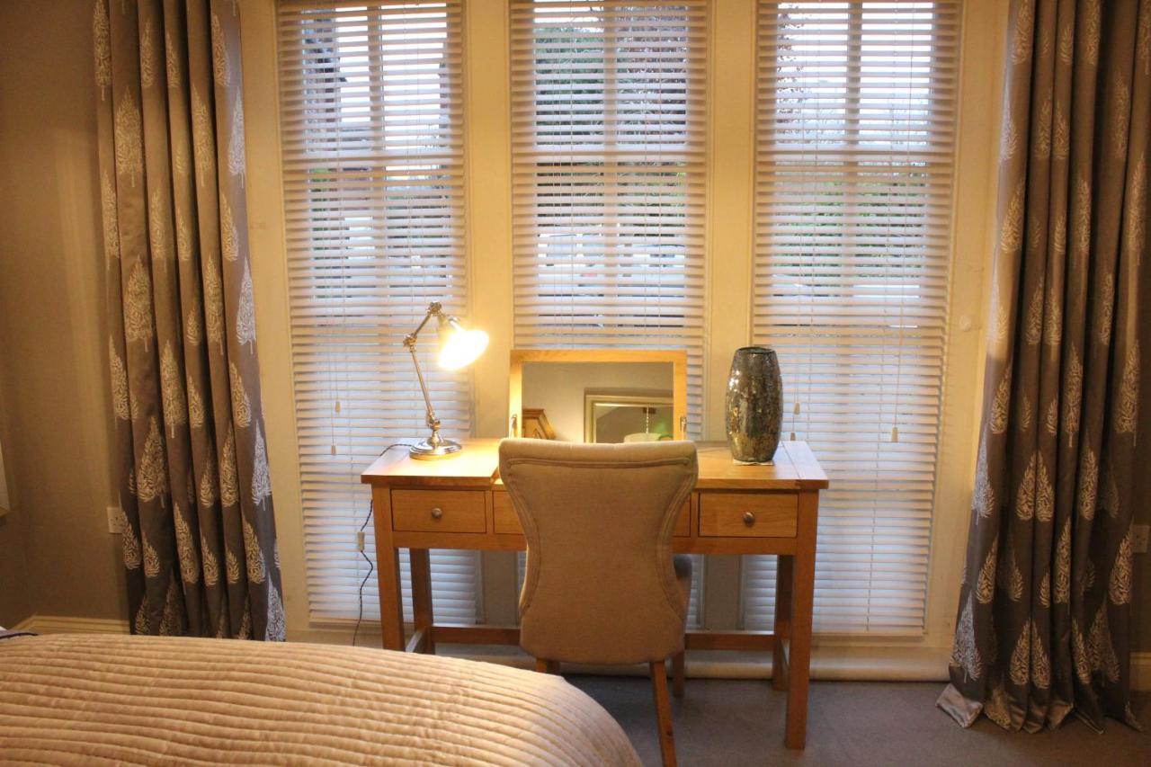 The Lodge At The Cedars Stourbridge Eksteriør bilde